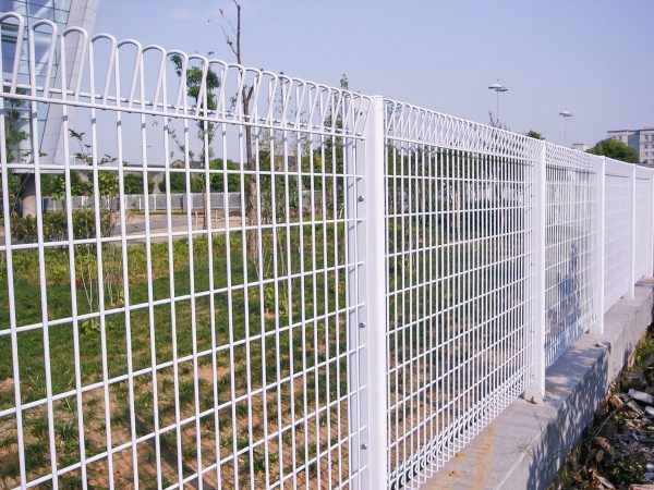 Cột hàng rào lưới thép hàn